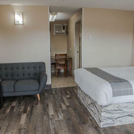 Canadian Motel Северен Батълфорд Екстериор снимка