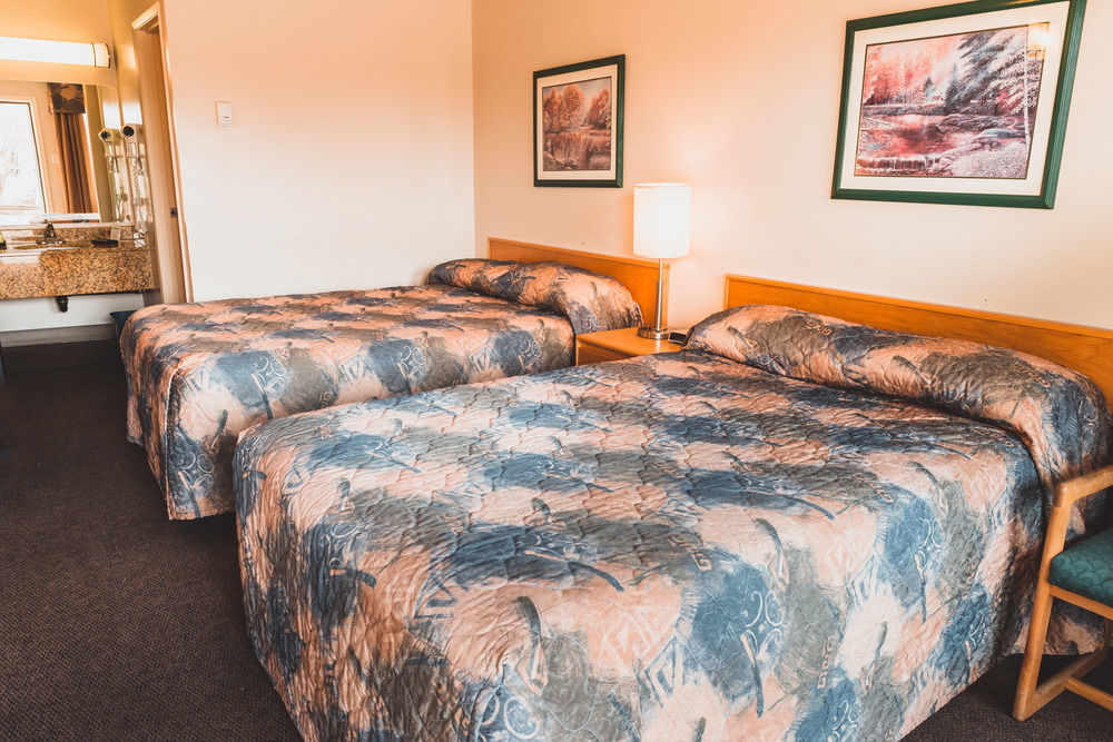 Canadian Motel Северен Батълфорд Екстериор снимка