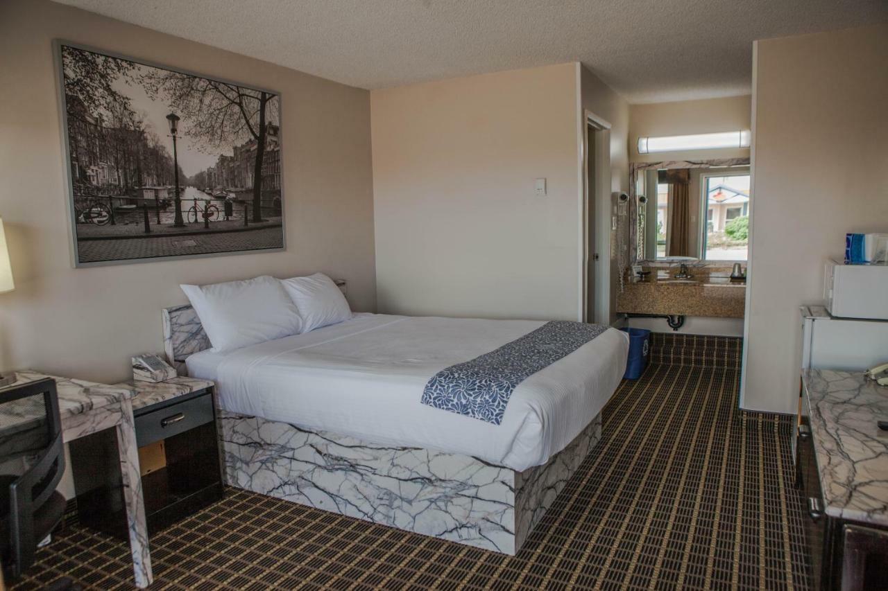 Canadian Motel Северен Батълфорд Екстериор снимка