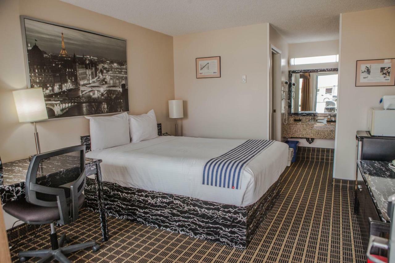 Canadian Motel Северен Батълфорд Екстериор снимка